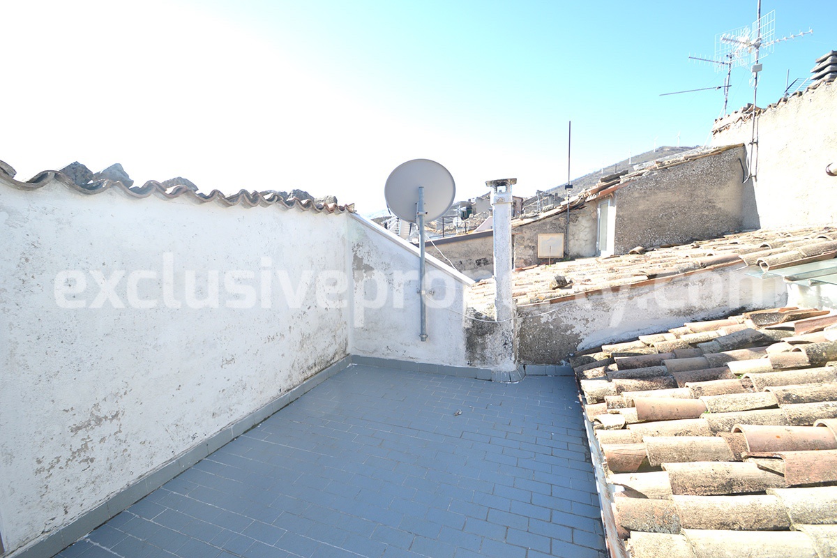 House with terrace for sale 45 min from the Adriatic coast - Italy