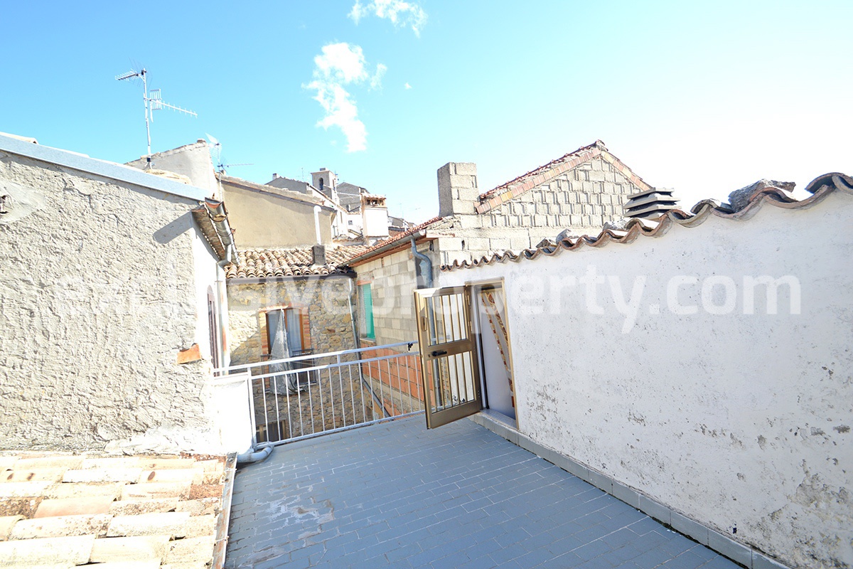 House with terrace for sale 45 min from the Adriatic coast - Italy 19