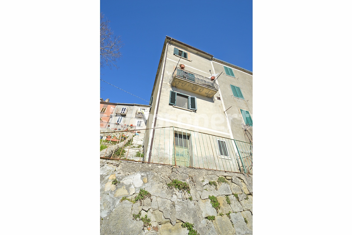 Spacious ancient stone house for sale in Abruzzo Region - Italy