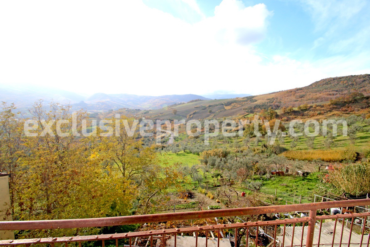 House with garden for sale in Abruzzo just 30 km from the Adriatic Sea