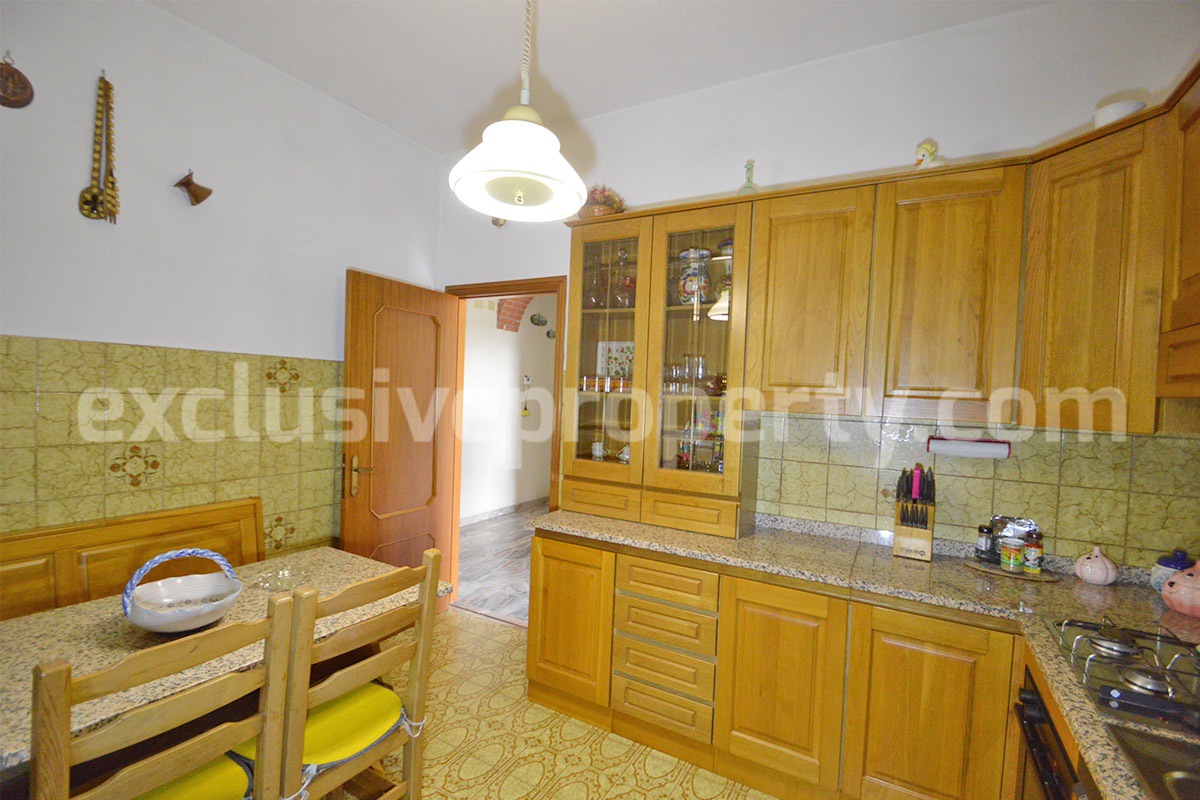 Large country house with land and garage for sale in the Abruzzo Region