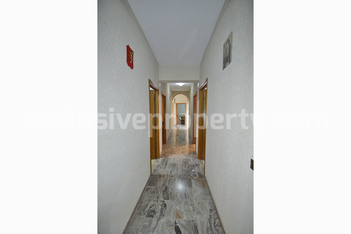 Large country house with land and garage for sale in the Abruzzo Region