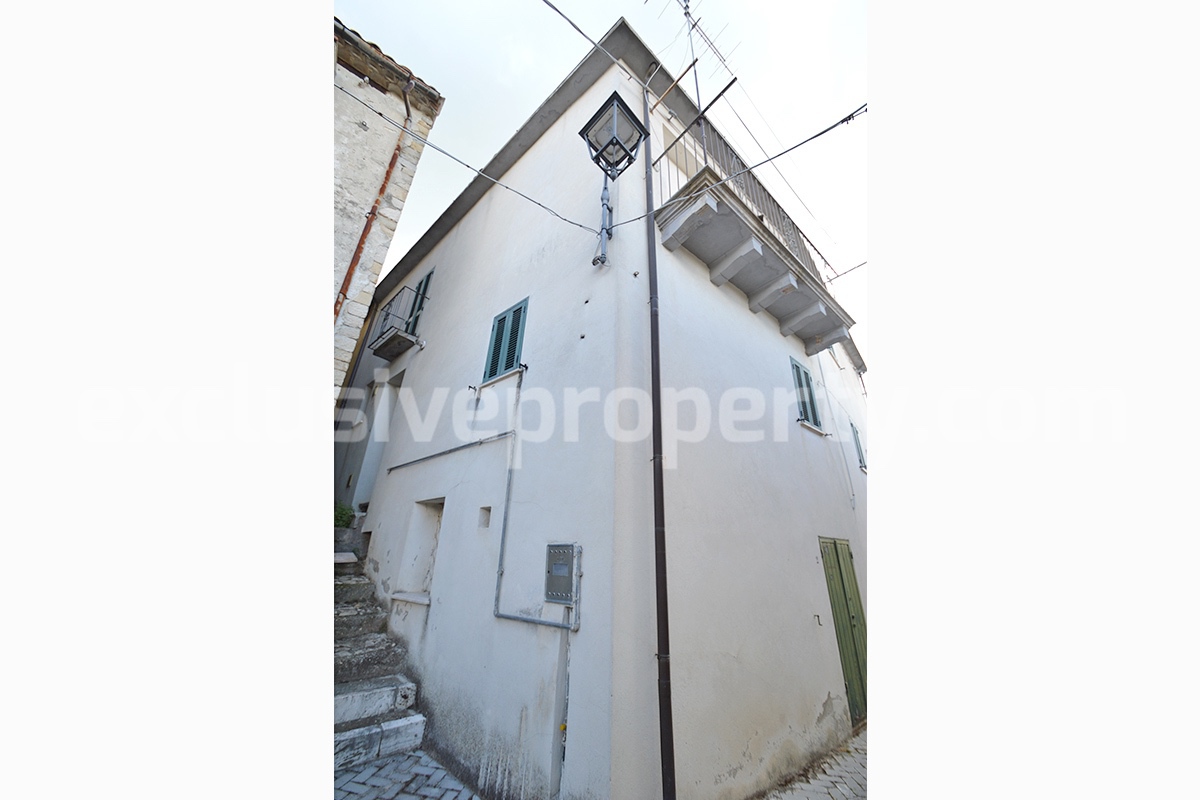 Large house with five bedrooms and balconies view hills ready to live in for sale in Abruzzo