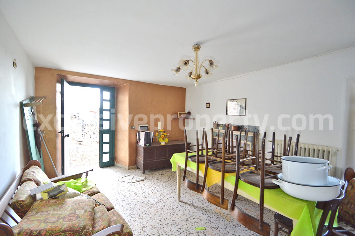 Large house with five bedrooms and balconies view hills ready to live in for sale in Abruzzo