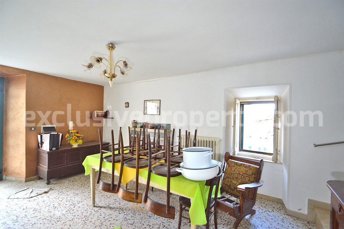 Large house with five bedrooms and balconies view hills ready to live in for sale in Abruzzo