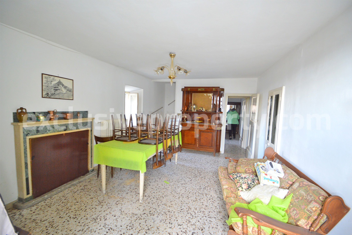 Large house with five bedrooms and balconies view hills ready to live in for sale in Abruzzo