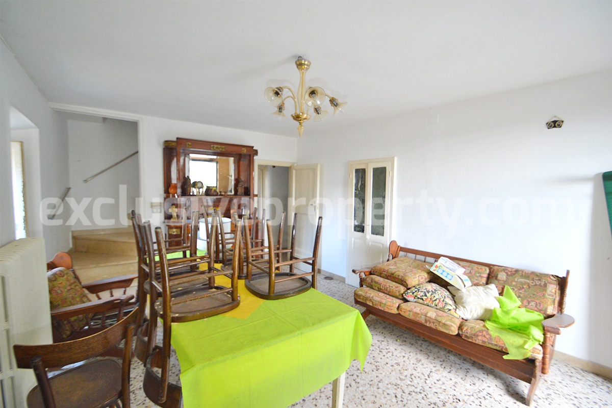 Large house with five bedrooms and balconies view hills ready to live in for sale in Abruzzo