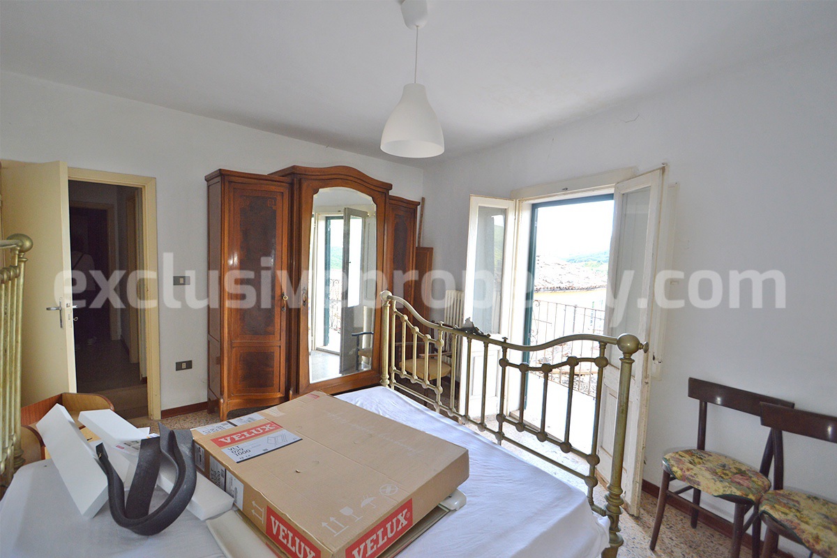 Large house with five bedrooms and balconies view hills ready to live in for sale in Abruzzo