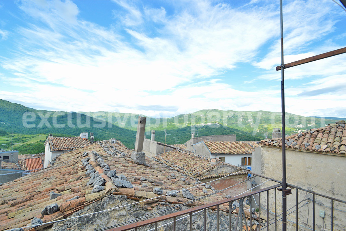 Large house with five bedrooms and balconies view hills ready to live in for sale in Abruzzo