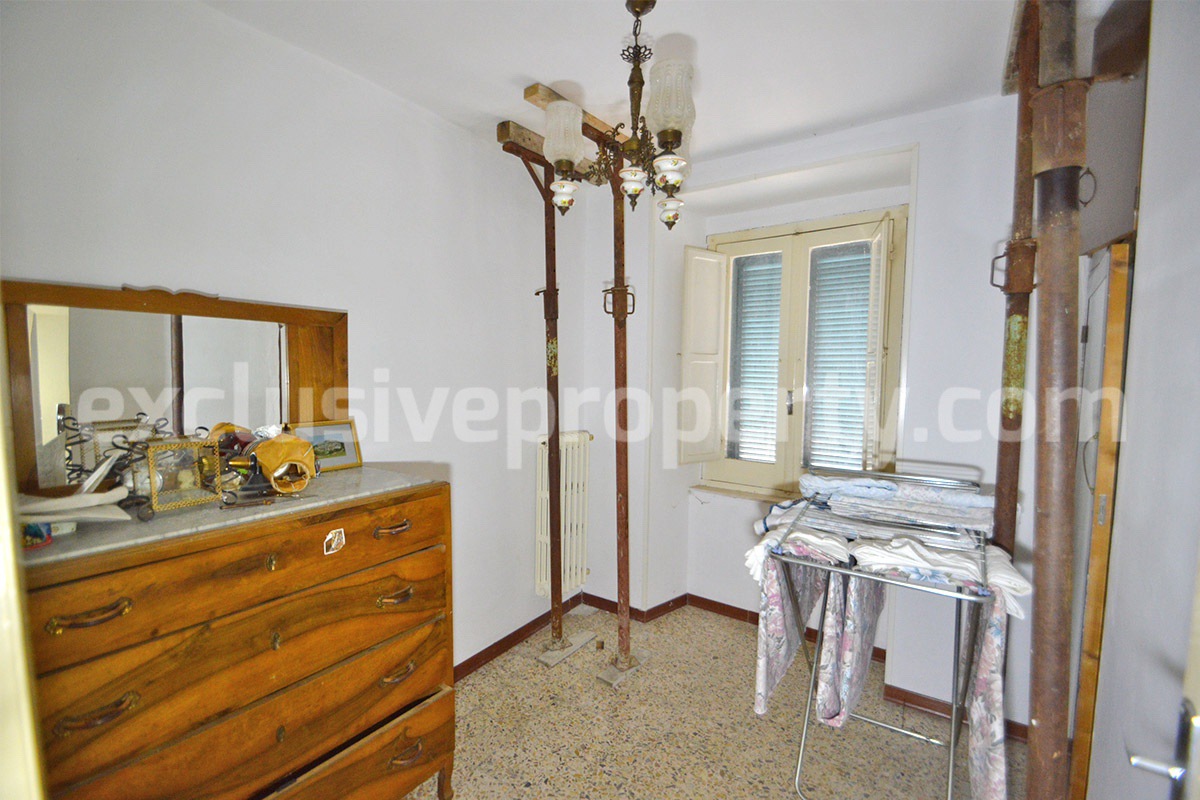 Large house with five bedrooms and balconies view hills ready to live in for sale in Abruzzo