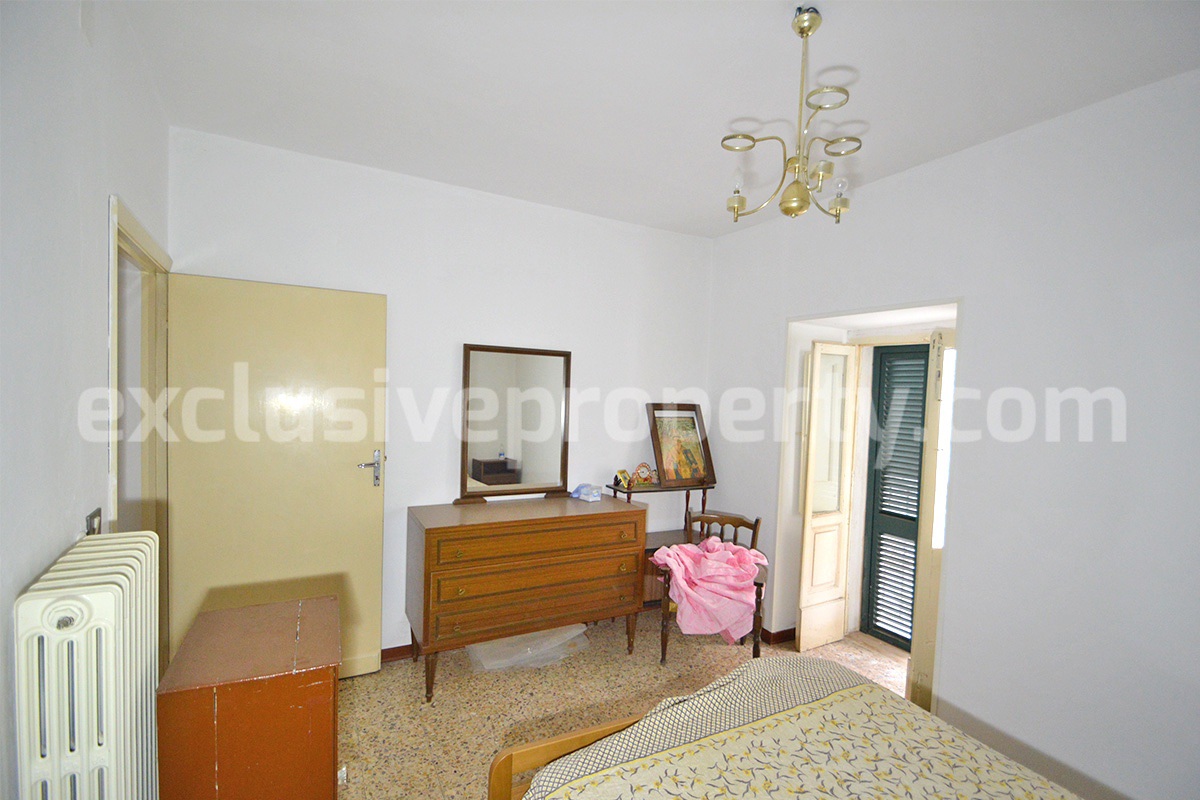 Large house with five bedrooms and balconies view hills ready to live in for sale in Abruzzo