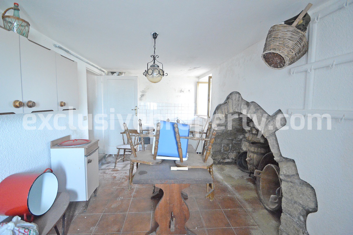 Spacious house with fenced garden and view of the Abruzzo hills 9