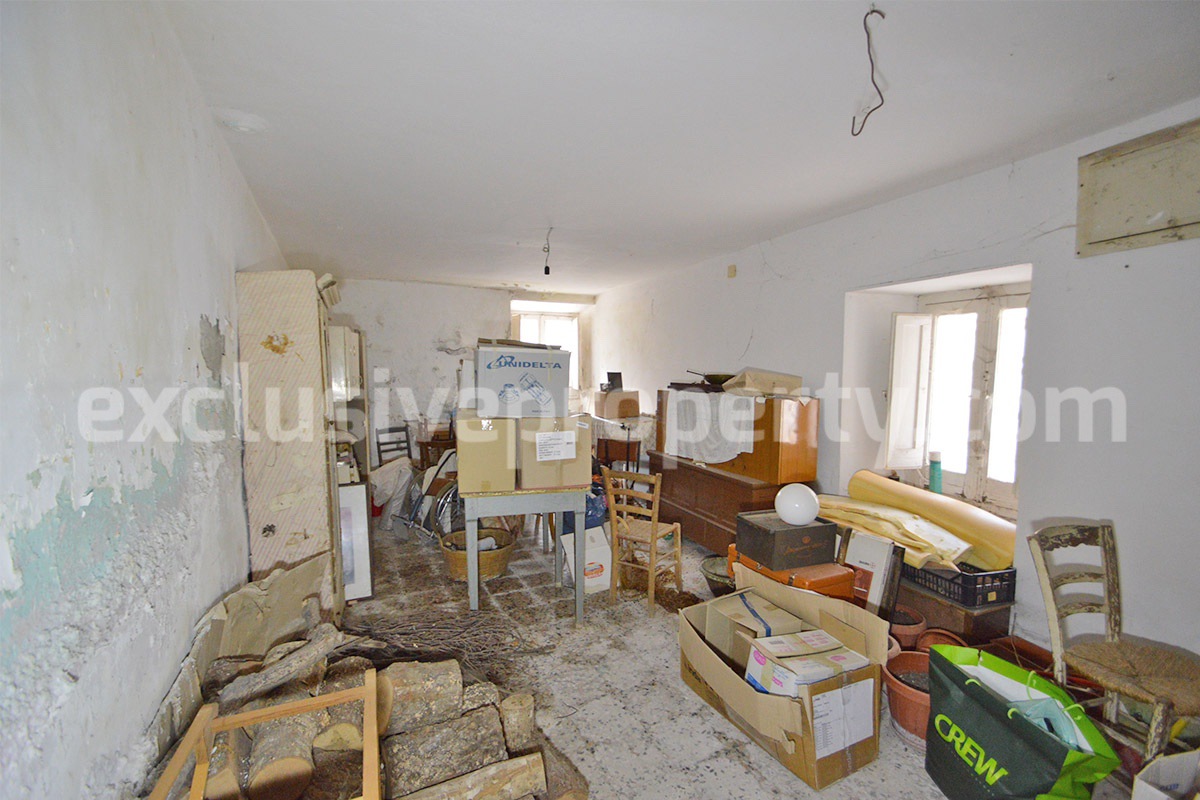 Large house with five bedrooms and balconies view hills ready to live in for sale in Abruzzo