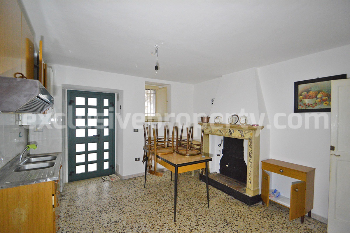 Large house with five bedrooms and balconies view hills ready to live in for sale in Abruzzo