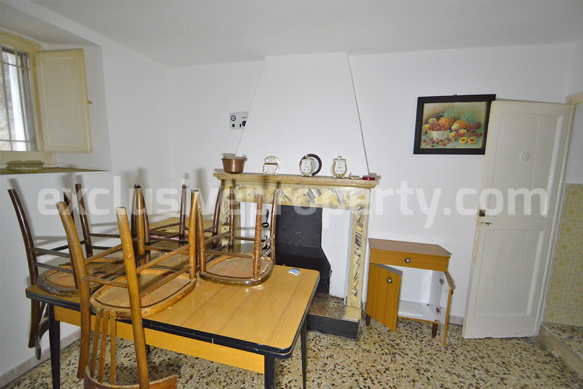 Large house with five bedrooms and balconies view hills ready to live in for sale in Abruzzo