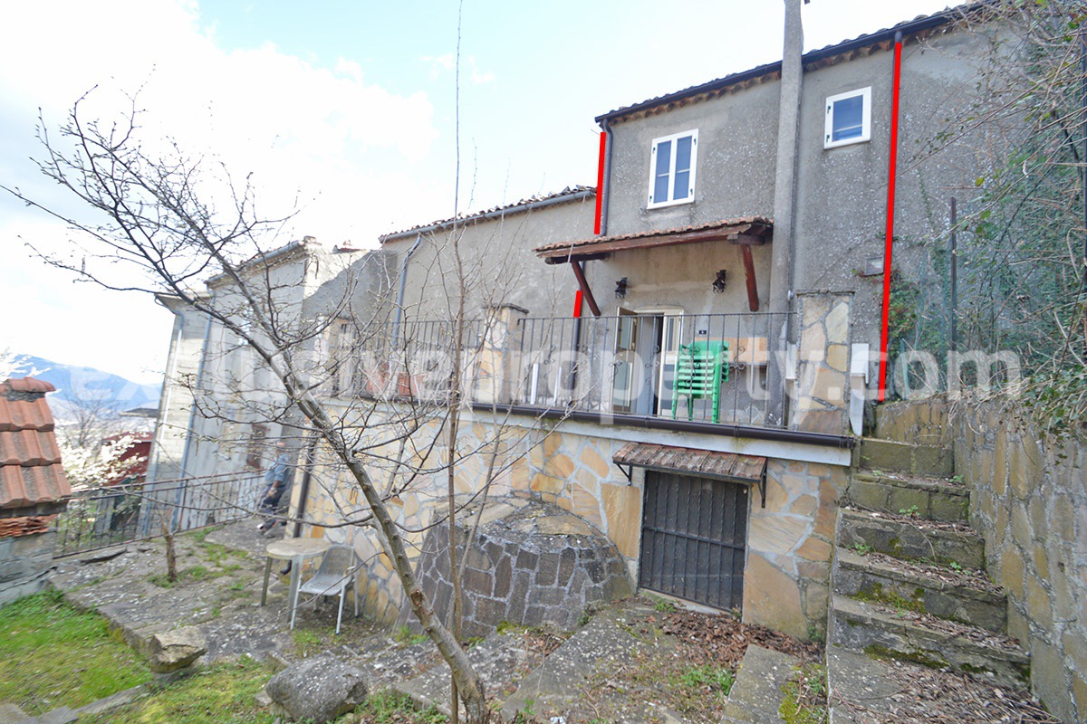 Spacious house with fenced garden and view of the Abruzzo hills 13
