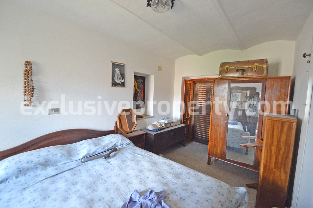 Spacious house with fenced garden and view of the Abruzzo hills 27
