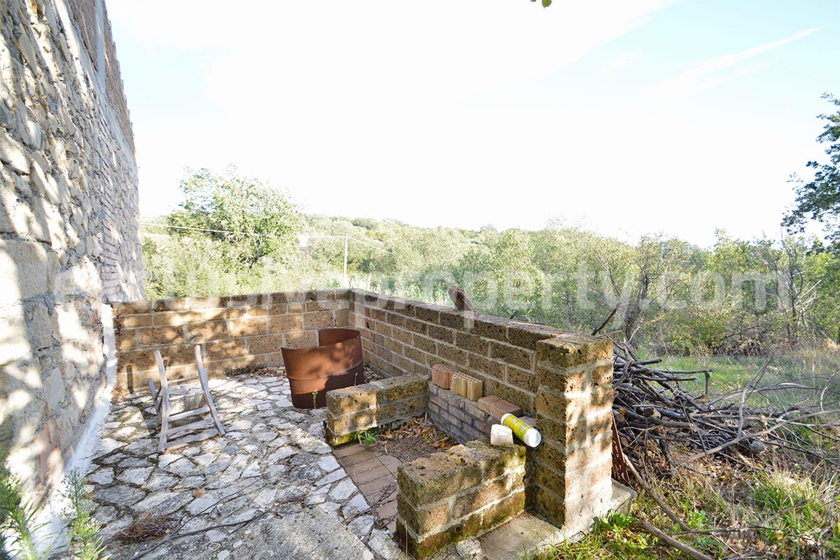 Stand alone stone house with land for sale in Abruzzo