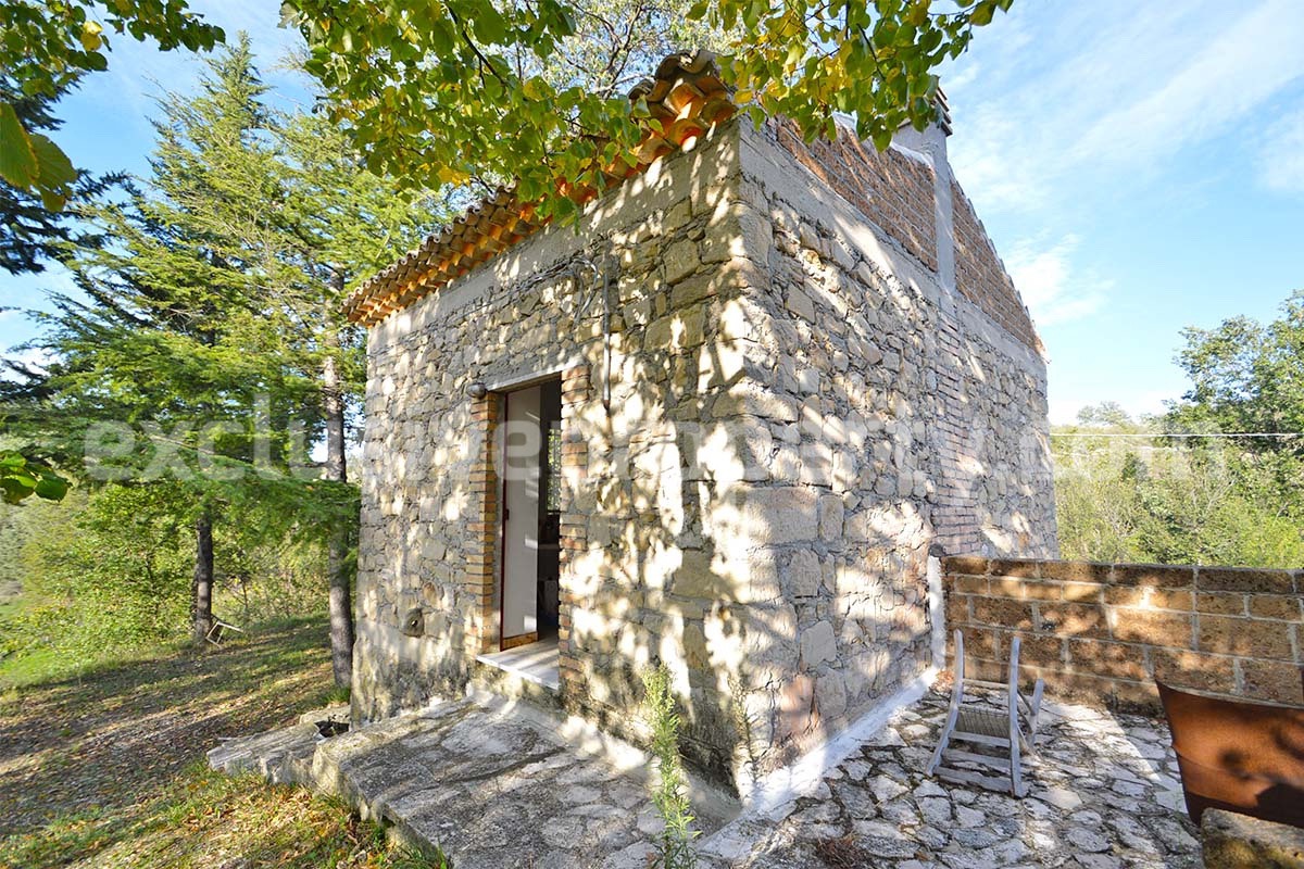 Stand alone stone house with land for sale in Abruzzo