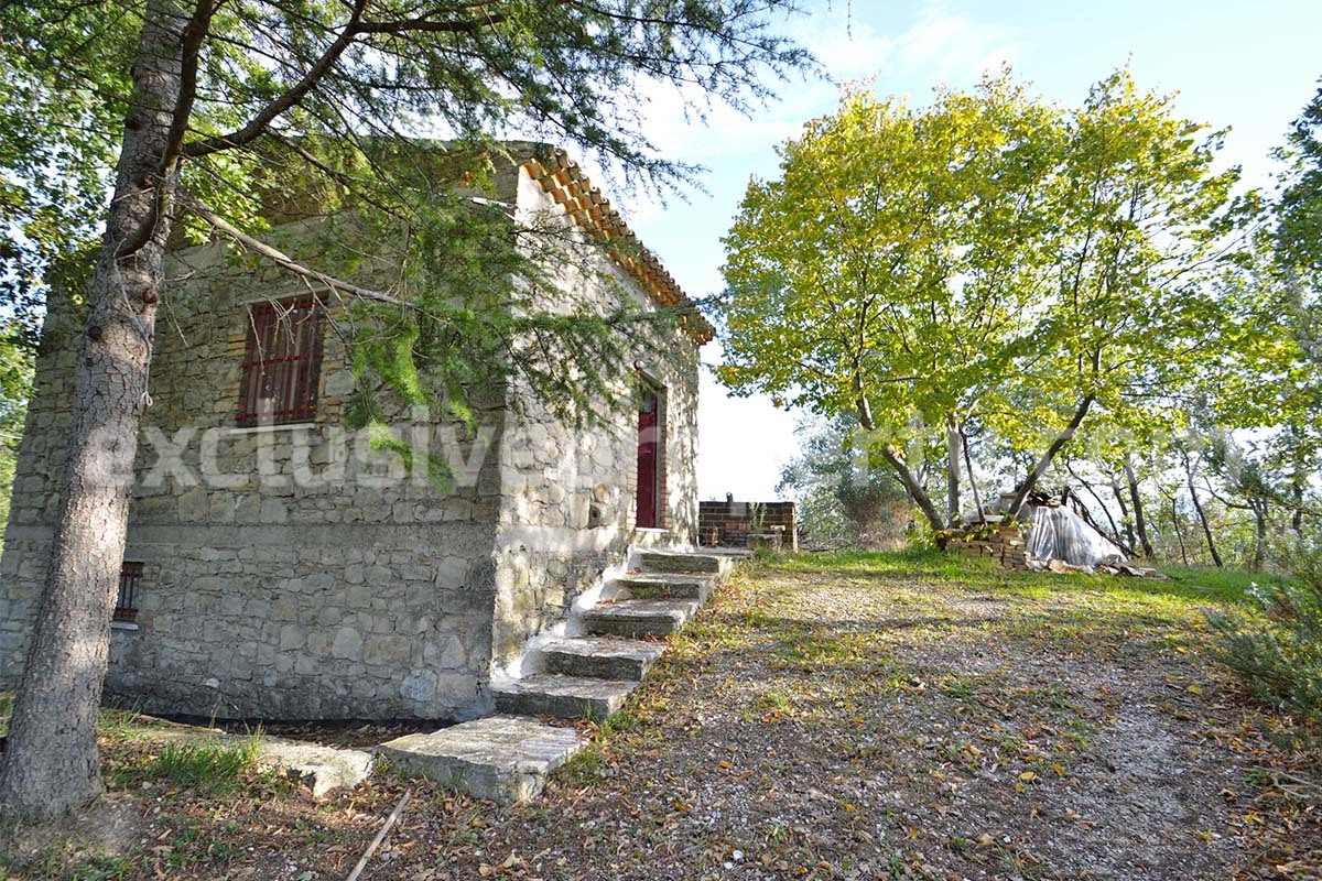 Stand alone stone house with land for sale in Abruzzo