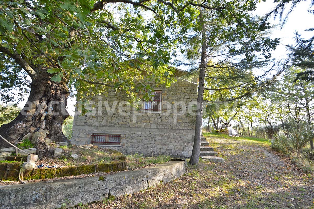 Stand alone stone house with land for sale in Abruzzo