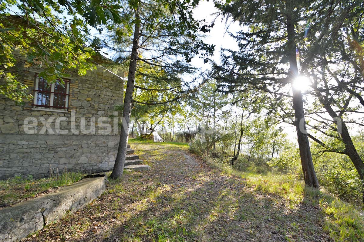 Stand alone stone house with land for sale in Abruzzo