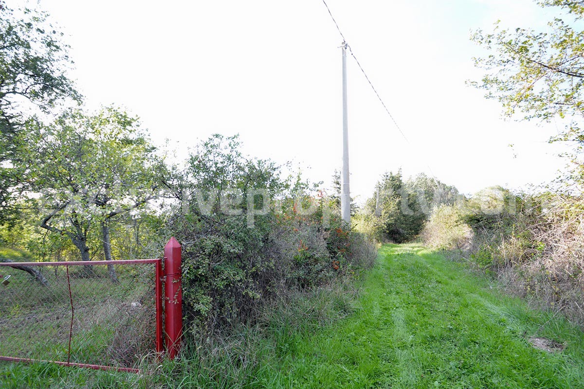 Stand alone stone house with land for sale in Abruzzo