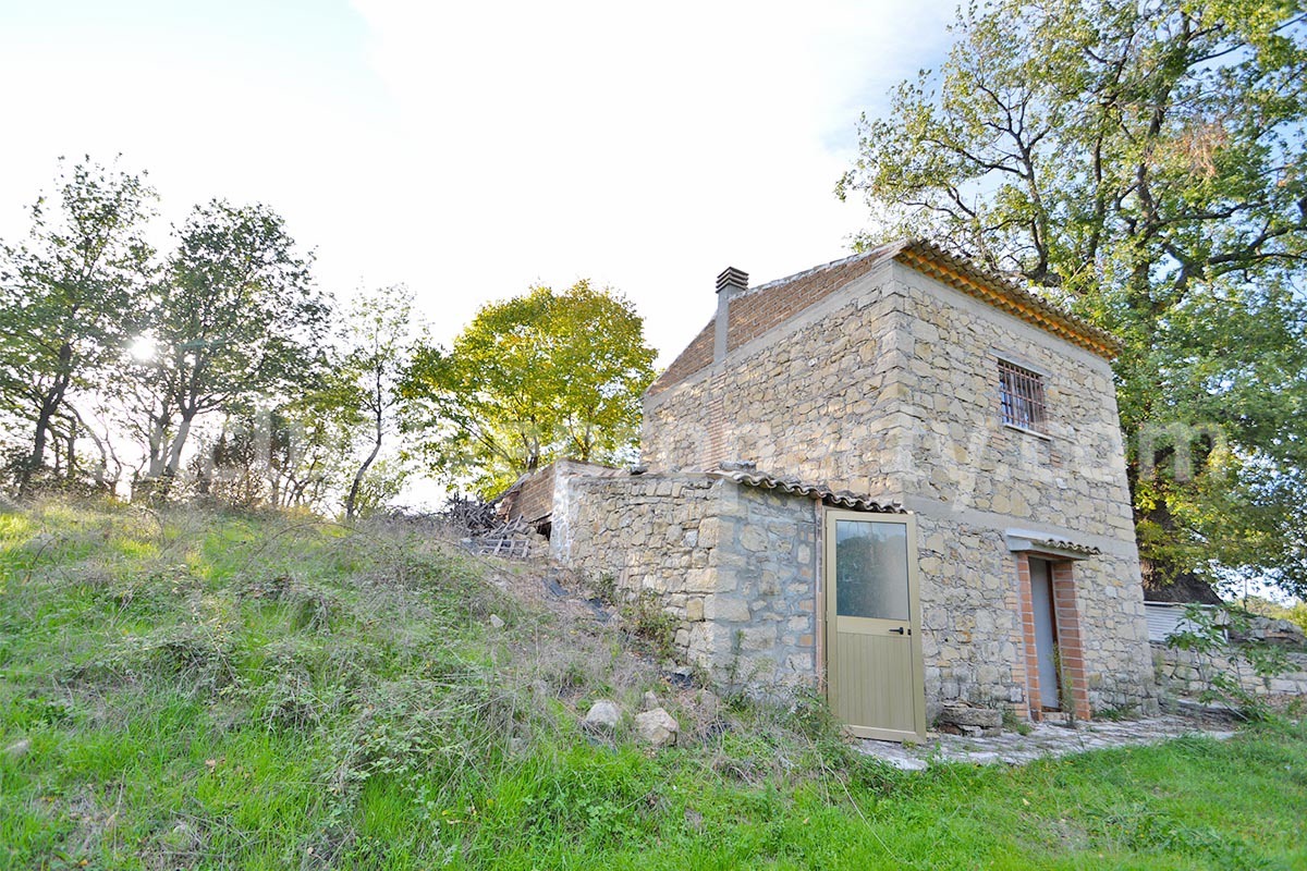 Stand alone stone house with land for sale in Abruzzo