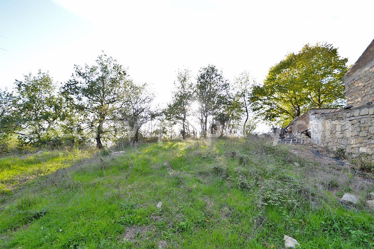 Stand alone stone house with land for sale in Abruzzo