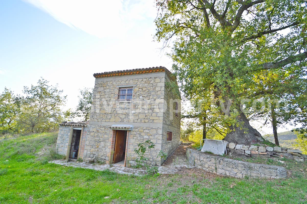 Stand alone stone house with land for sale in Abruzzo