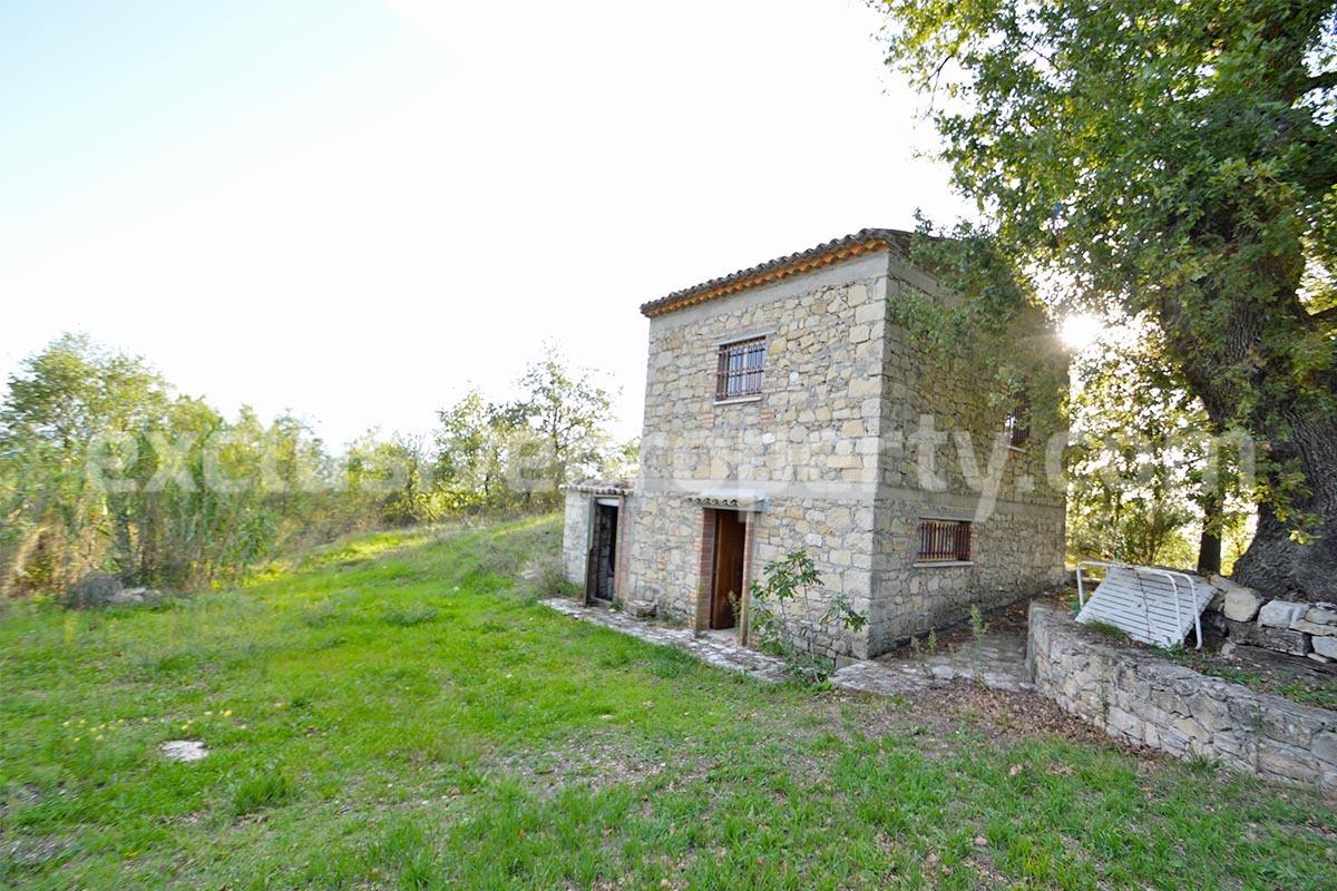 Stand alone stone house with land for sale in Abruzzo