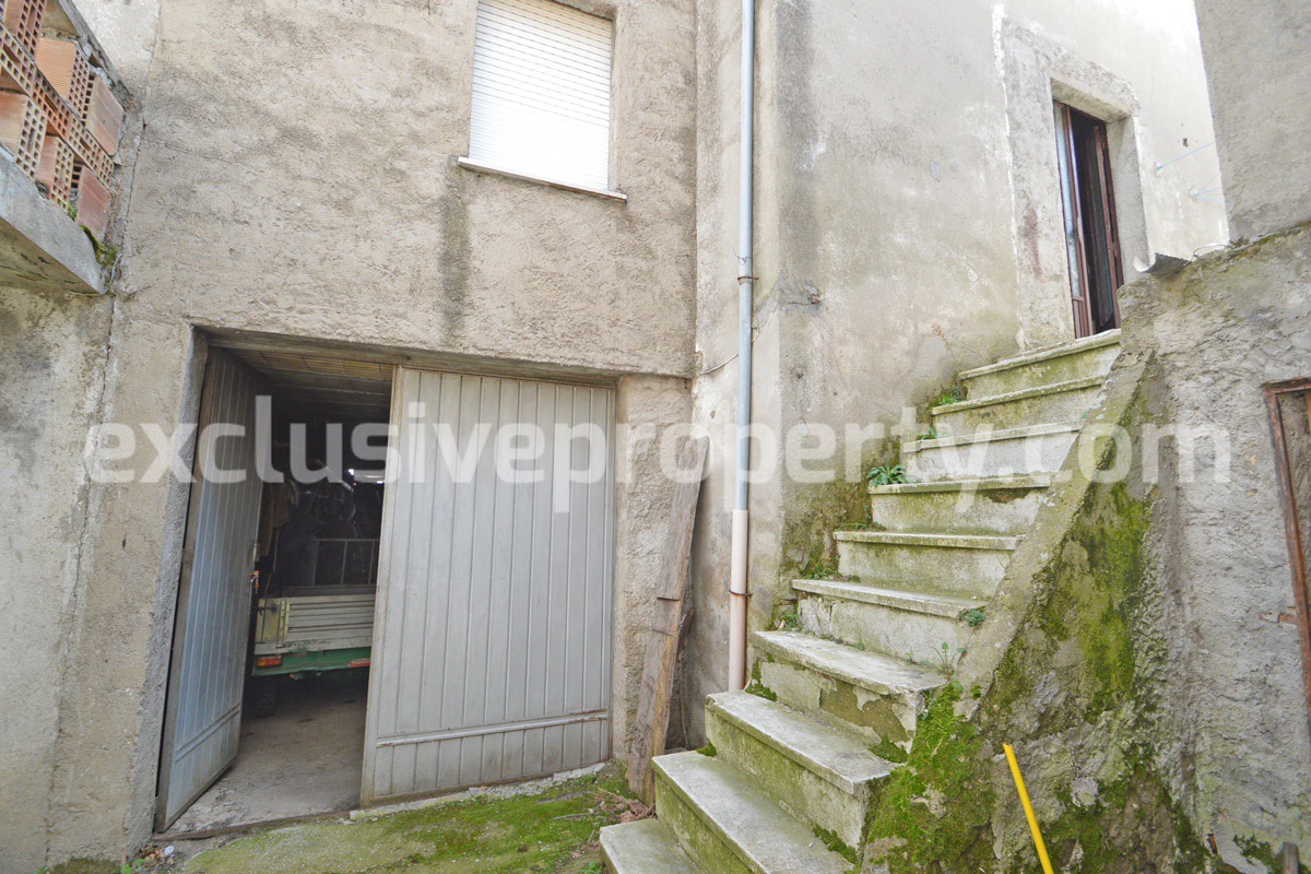 Country house with garden terraces and outbuildings for sale in Italy 24