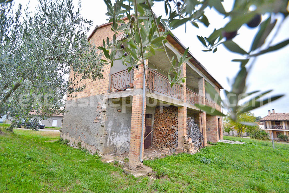 Spacious Country House for Sale with Panoramic Terrace and Land in Roccaspinalveti - Abruzzo - Ideal Italian Countryside Home