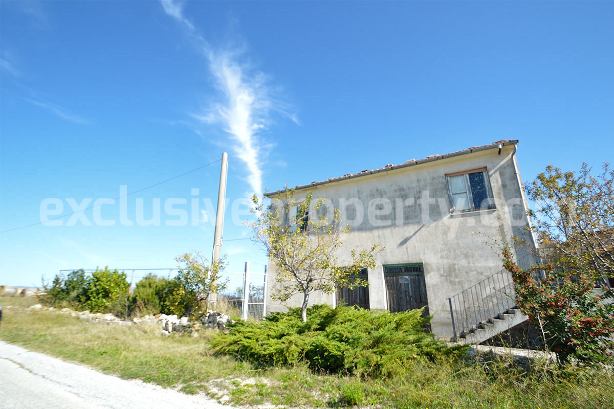 Italian Country house for Sale in Molise with large terrace - land and fantastic views