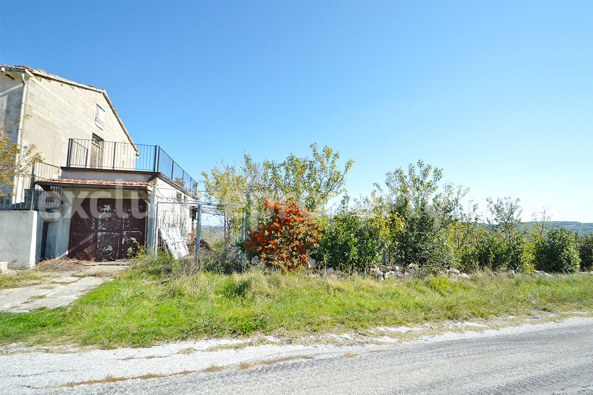 Italian Country house for Sale in Molise with large terrace - land and fantastic views