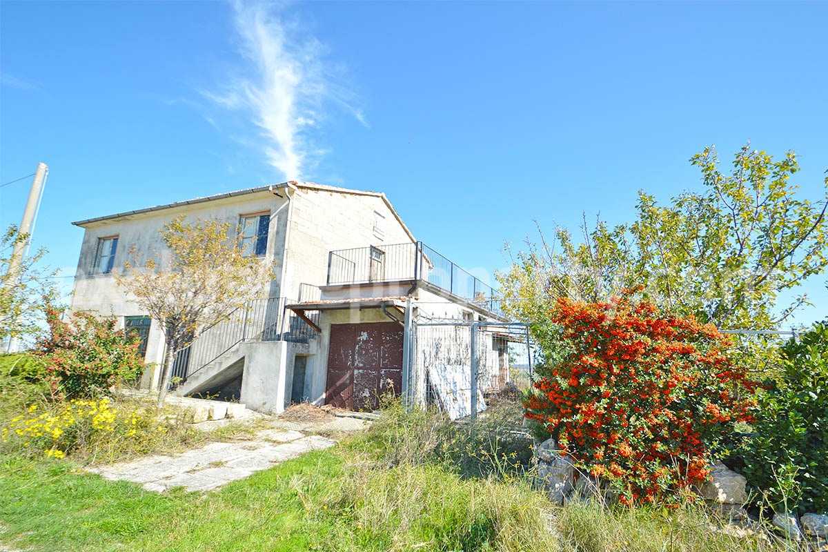 Italian Country house for Sale in Molise with large terrace - land and fantastic views