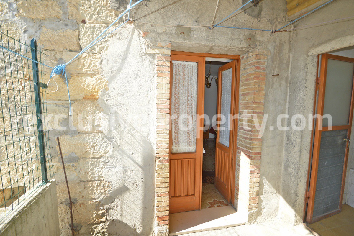 Country house with garden terraces and outbuildings for sale in Italy 30