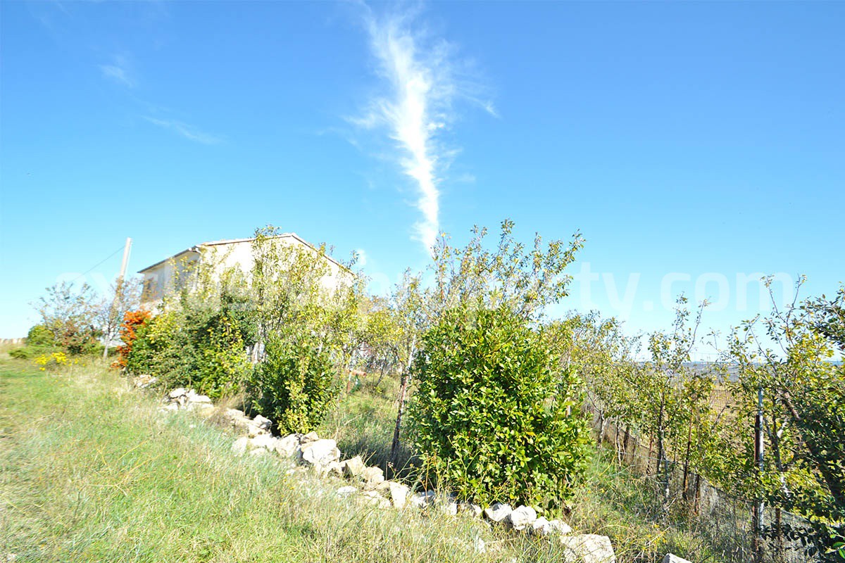 Italian Country house for Sale in Molise with large terrace - land and fantastic views