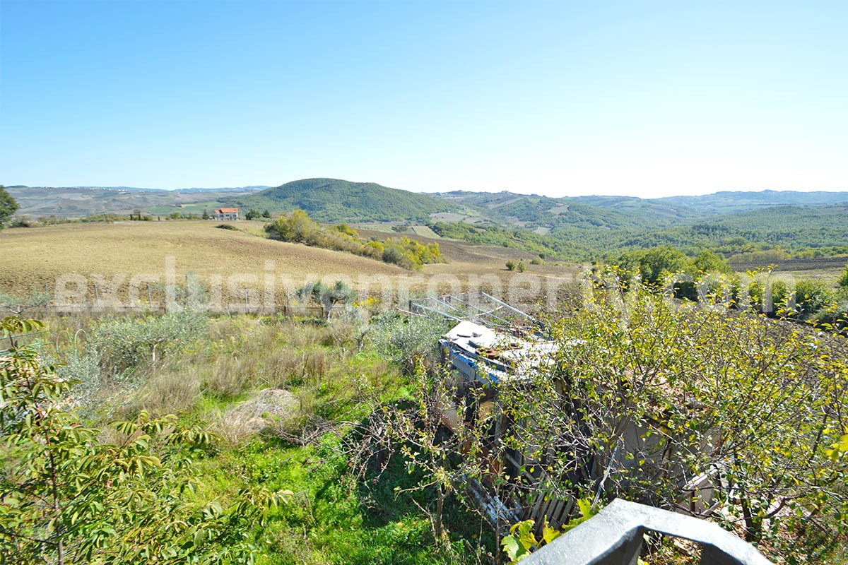 Italian Country house for Sale in Molise with large terrace - land and fantastic views