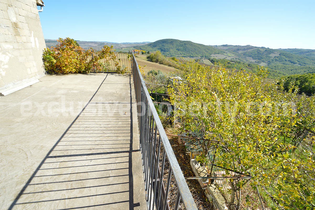 Italian Country house for Sale in Molise with large terrace - land and fantastic views