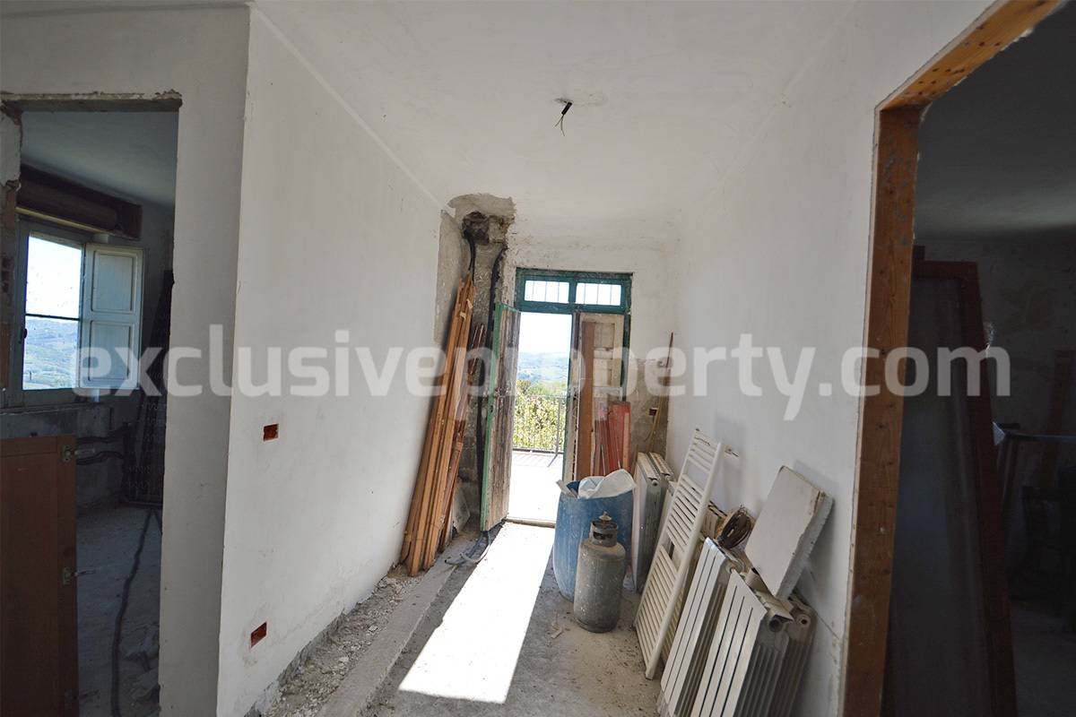 Italian Country house for Sale in Molise with large terrace - land and fantastic views