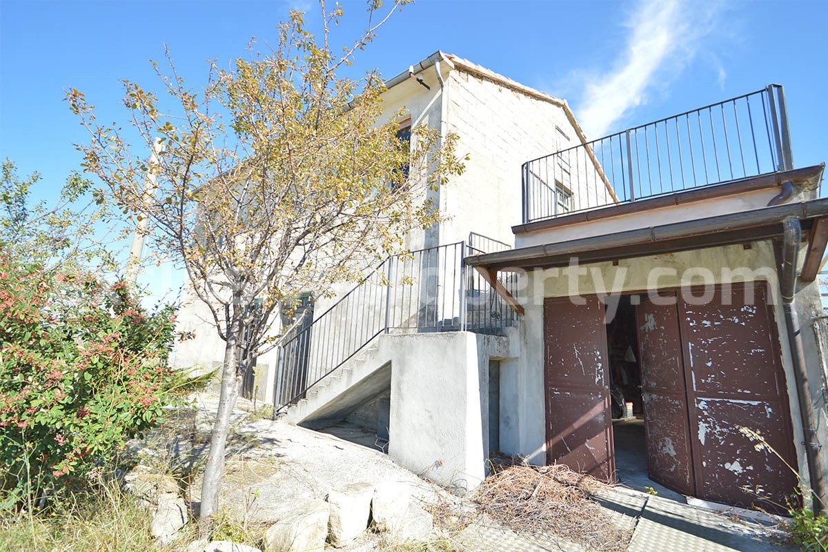 Italian Country house for Sale in Molise with large terrace - land and fantastic views