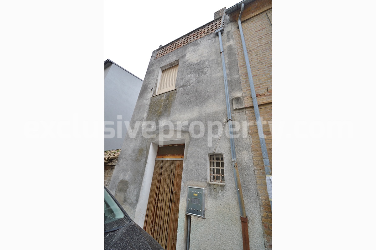 Charming Townhouse with Terrace for Sale in Abruzzo - Pollutri - Near the Adriatic Coast