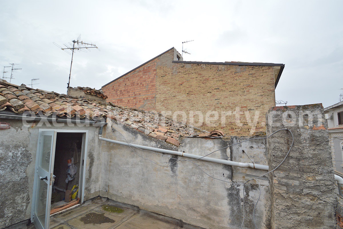 Charming Townhouse with Terrace for Sale in Abruzzo - Pollutri - Near the Adriatic Coast