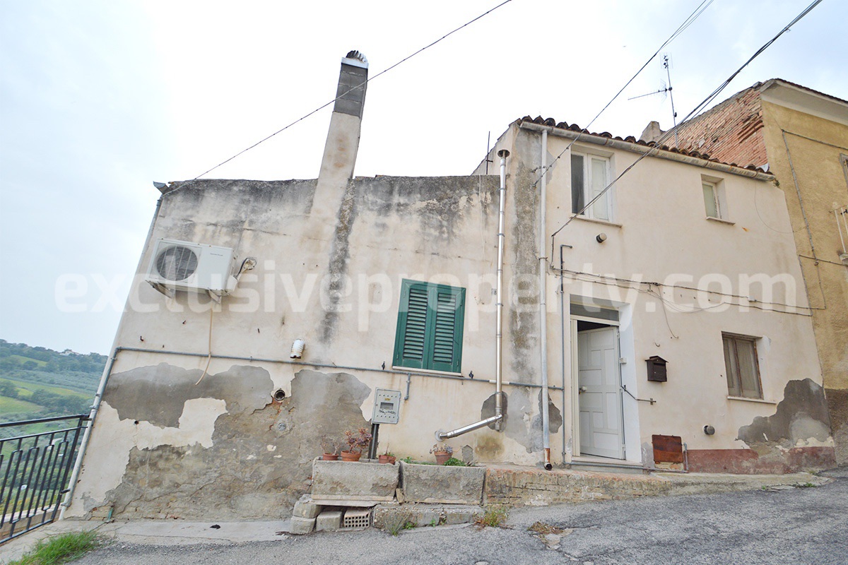 Affordable Town House Near the Sea - Almost Habitable Property for Sale in Pollutri - Surrounded by Vineyards and Olive Groves