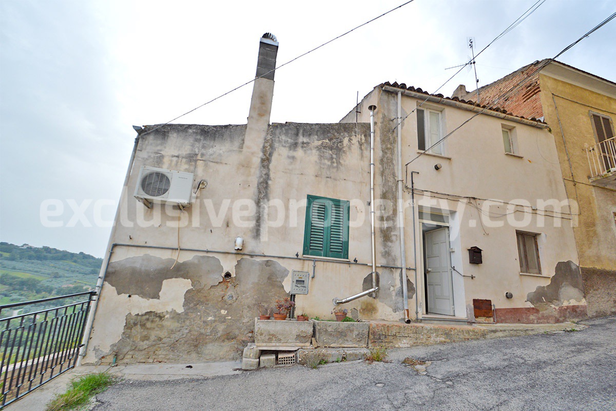 Affordable Town House Near the Sea - Almost Habitable Property for Sale in Pollutri - Surrounded by Vineyards and Olive Groves