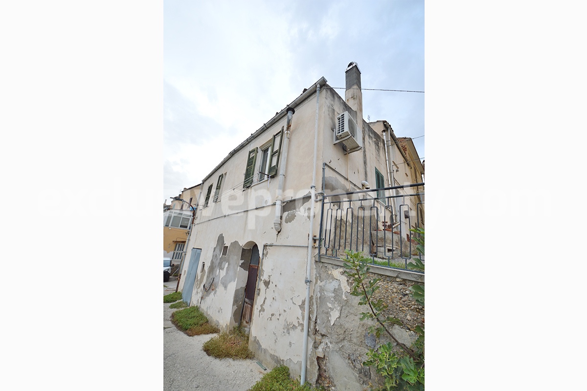 Affordable Town House Near the Sea - Almost Habitable Property for Sale in Pollutri - Surrounded by Vineyards and Olive Groves