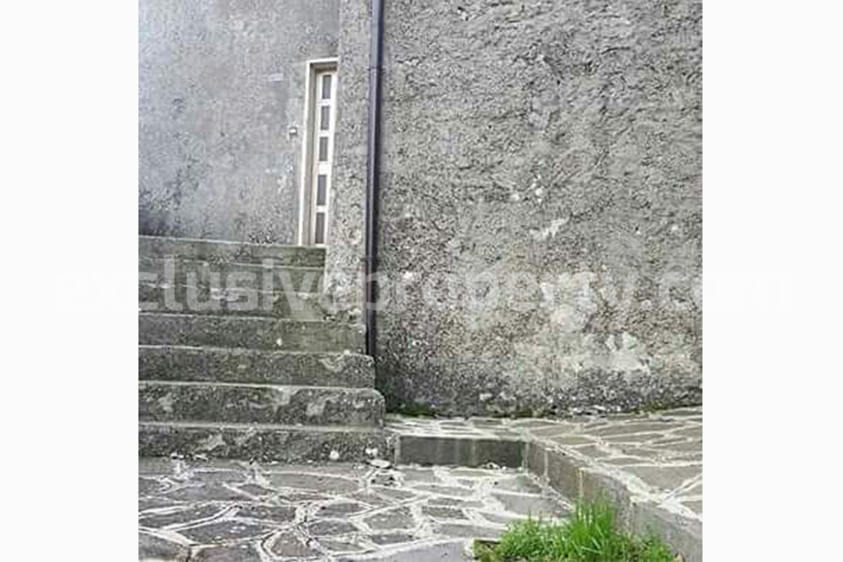 Cheap property with a view of the hills for sale in Abruzzo - Italy