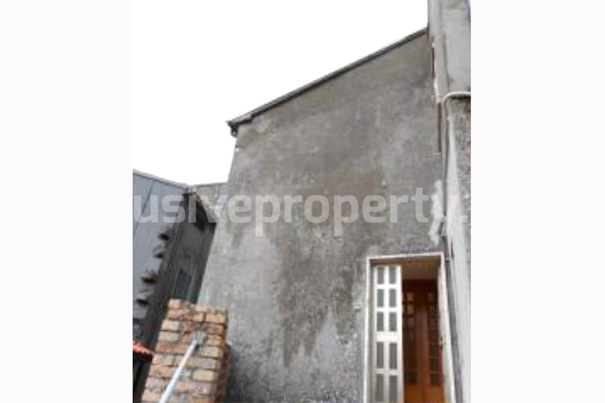 Cheap property with a view of the hills for sale in Abruzzo - Italy