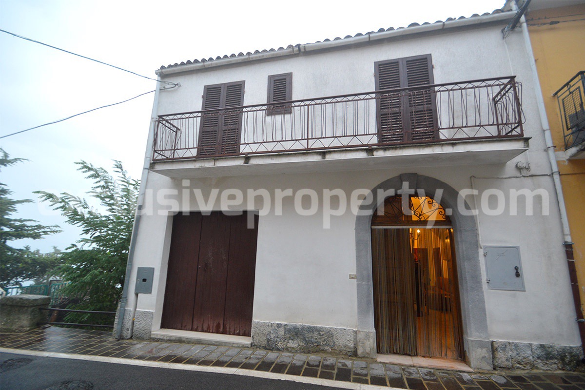 Italian Property with Private Garden For Sale in Abruzzo - Tufillo